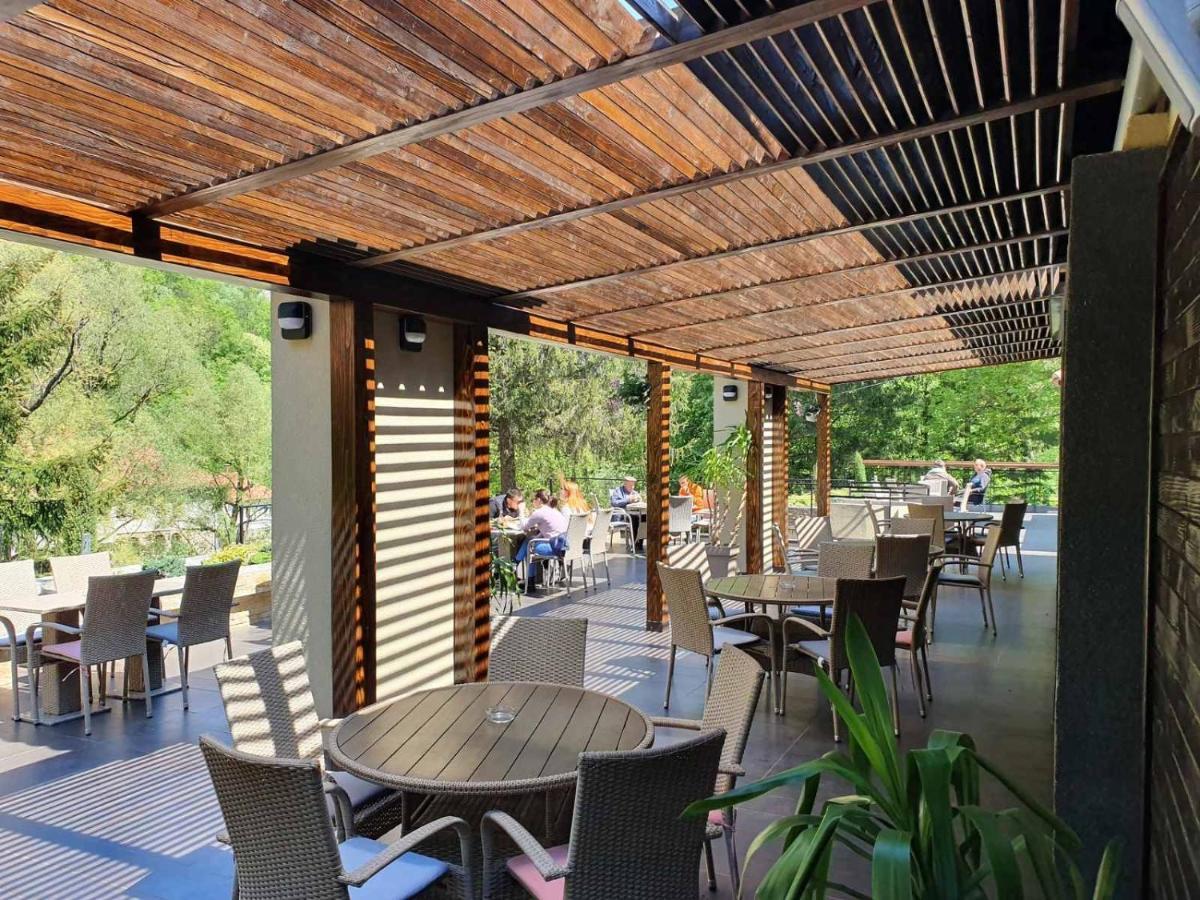 Restoran Sa Prenocistem Gornjak Krepoljin Bagian luar foto