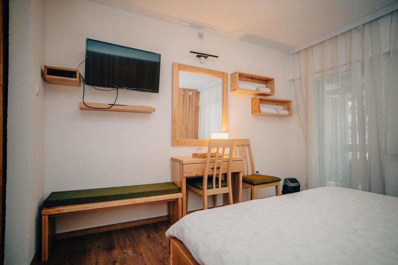Restoran Sa Prenocistem Gornjak Krepoljin Bagian luar foto