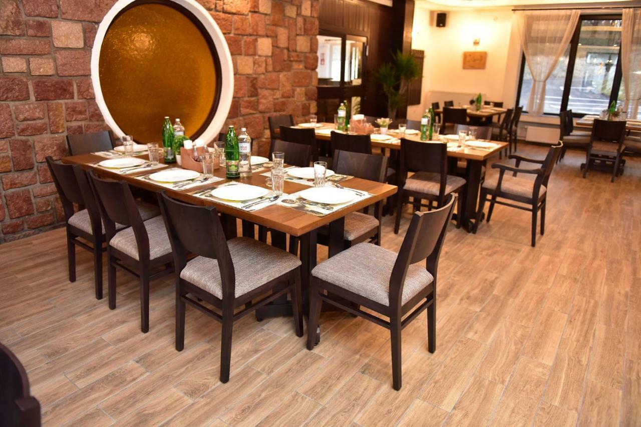 Restoran Sa Prenocistem Gornjak Krepoljin Bagian luar foto